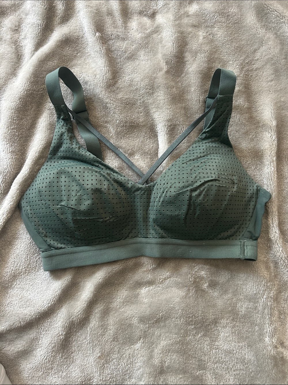 Everyday Support Victoria’s Secret Wireless Bra in Olive Green